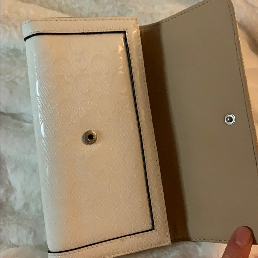Guess Wallet - Picture 4 of 5